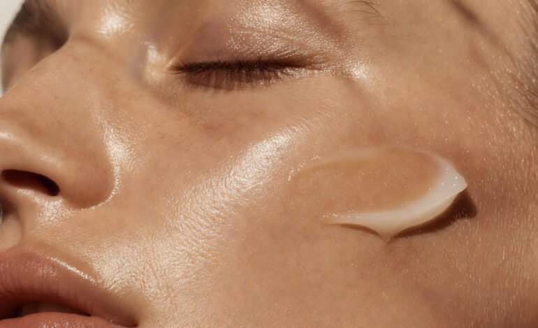 Tallow balm texture showing non-comedogenic skincare oils