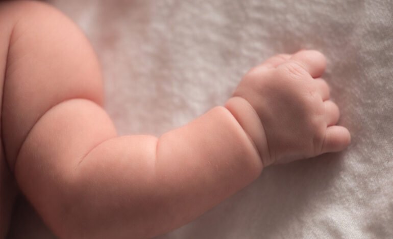 Illustration comparing baby skin and adult skin barrier structure
